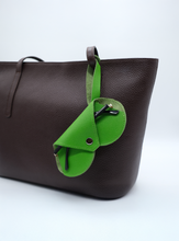 Translation missing: tr.sections.featured_product.gallery_thumbnail_alt